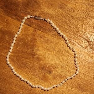 Elegant White Pearl Necklace with Classic Strand